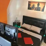 Private King En-Suite Bedroom Close To Mediacityuk/Old Trafford