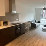 Modern And Spacious City Centre Apartment