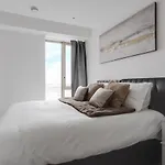 3 Bed Luxury Spacious Apartment With Pool