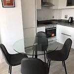 3 Bedroom Apartment Free Parking