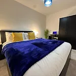 1 Bed Apartment Near Old Trafford With Free Car Park