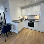1 Bed Apartment Near Old Trafford With Free Car Park