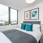 2 Bed - 5 Mins From Old Trafford