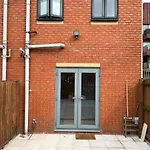 Cozy House With Free Parking