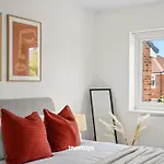 Greaves House By Truestays - 3 Bedroom House In Failsworth, Manchester