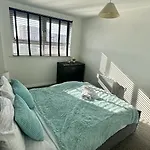 Lux Livin\' Apartments - Luxury 2 Bed Manchester Apartment With Free Parking