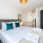 Luxurious Two-Bed Stay: Mcr