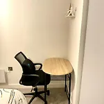 Relaxing 1-Bed Flat In Salford With Street Parking