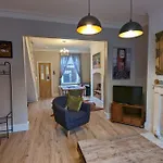 Warm Family Home 2Db House!