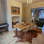 Warm Family Home 2Db House!