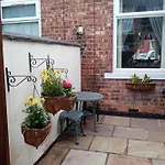 Warm Family Home 2Db House!