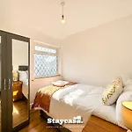 Beautiful Detached Villa - Jacuzzi Bath - Parking