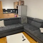Eaglet 2 Bedroom Luxury Home Near Etihad Staduim