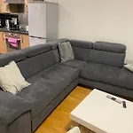 Eaglet 2 Bedroom Luxury Home Near Etihad Staduim