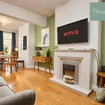 Three Bedroom House By Purestay Short Lets & Serviced Accommodation Manchester With Free Parking