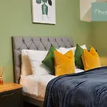 Three Bedroom House By Purestay Short Lets & Serviced Accommodation Manchester With Free Parking