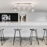3 Bed Luxury Spacious Apartment With Pool