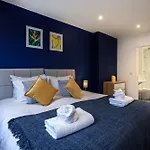 Contemporary 1 Bedroom Apartment In Manchester City Centre