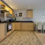 Lovely 2 Bed 2 Bathroom Apartment Manchester