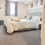 A Superb 2 Bed, 2 Bathroom Apartment In Manchester City Centre Free Parking