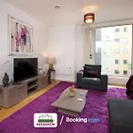 Exclusive Deals On Modern 2 -Bed 2-Bath Central City 122 High Street Flat For Movers & Pros By Hedgerow