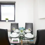 Last-Minute Specials On Chic 2-Bed, 2-Bath City Center Loft By Hedgerow Ltd
