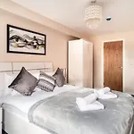 Spacious & Bright 2 Bed Apartment In Manchester