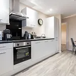 2 Bedroom Modern Apartment In Manchester