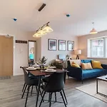 Fantastic 1 Bed Apartment Manchester - Sleeps 3