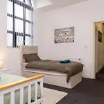 2Bd Cozy Retreat With Parking
