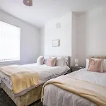 Big New House - 5Bdr Near City