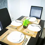 The Wynne House - 3 Bedroom Luxury House With 5 Beds & Free Parking Near City Centre, And A Walking Distance To The Etihad Stadium & Coop Live Arena