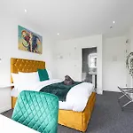 The Kent- Luxury Rooms