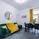 New! Very Spacious 3-Bed Home In Manchester By 53 Degrees Property, Ideal For Groups, Free Parking!