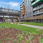 Spacious 2 Bed Apartment In Central Manchester