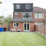 The Kent Luxury House Sleeps 14 Free Parking