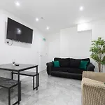 The Kent Luxury House Sleeps 14 Free Parking
