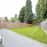The Kent Luxury House Sleeps 14 Free Parking