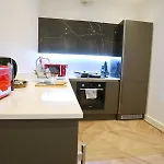 Flat 205 - Duplex Flat Perfect For Couples - Walk To City Pass The Keys