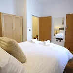 Flat 205 - Duplex Flat Perfect For Couples - Walk To City Pass The Keys