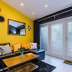 Sleeps 9, Games Room, Perfect For Groups, Driveway, Smart Tv, Available For Long Stays