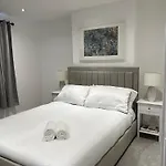 Entire House - Near Etihad Stadium And Central Manchester