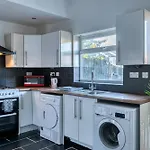 Cosy Pet Friendly Home, Fits 6, Free Parking