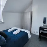 Cosy Pet Friendly Home, Fits 6, Free Parking