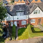 Cosy Pet Friendly Home, Fits 6, Free Parking
