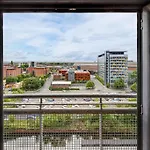 Large 2 Bed 2 Bath Central Manchester