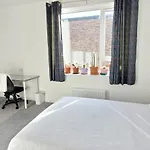 Spacious Double Room With Private Bathroom