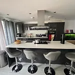 Spacious Double Room With Private Bathroom