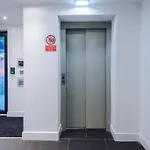 Elm Aparthotel , Collection Of Apartments Available Near Media City , Free Parking
