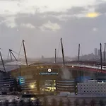 Walking Distance From Etihad And Coop Arena Parking Free